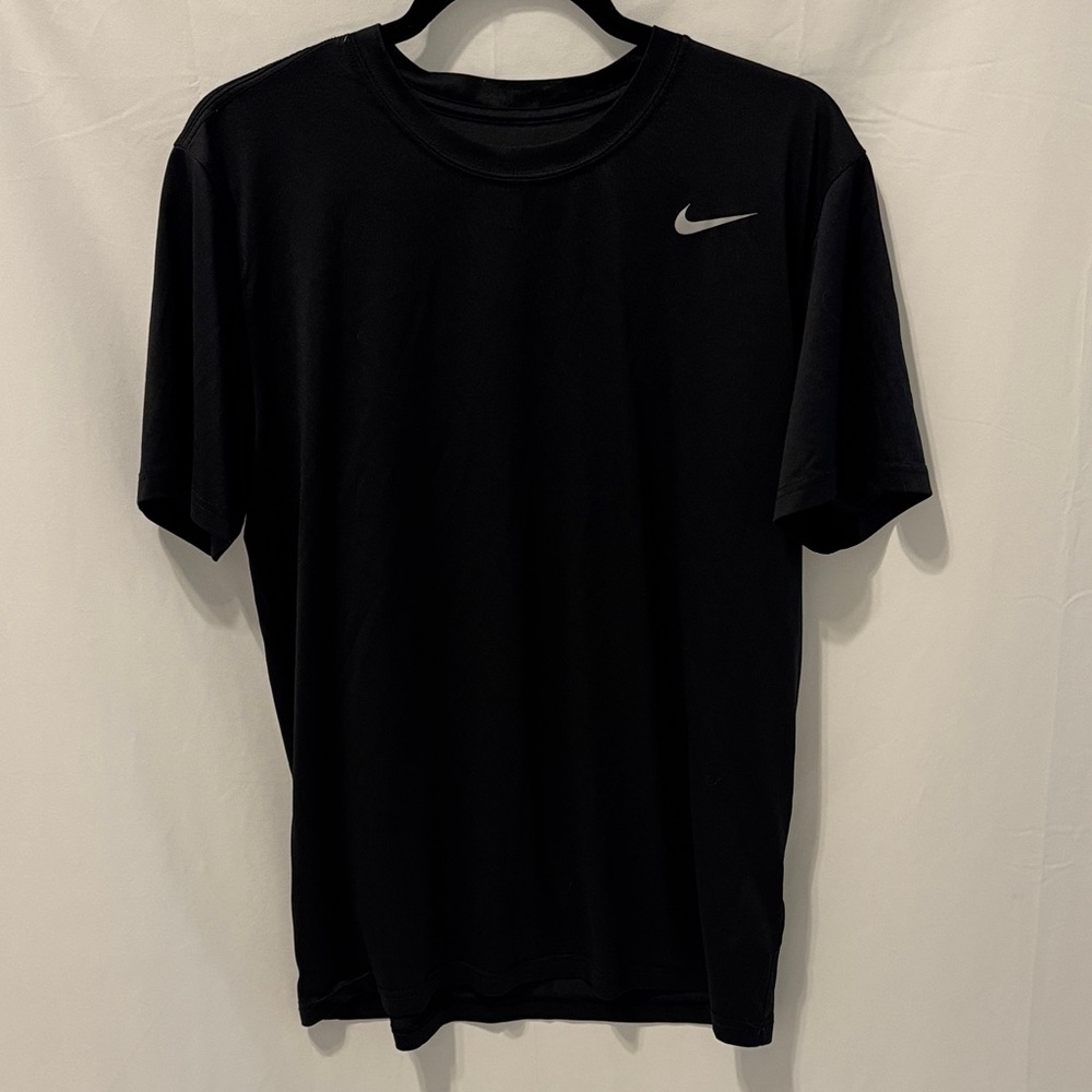 Nike Men's Black T-Shirt with Gray Swoosh